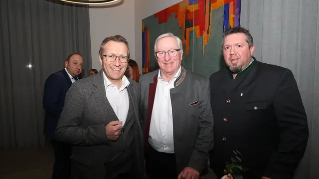 Stefan Haubenwallner (GSG), Bgm. Ernst Pachler und Gerhard Mittermair vom Reinhaltungsverband Attersee (v.l.).
 | Foto: Helmut Klein