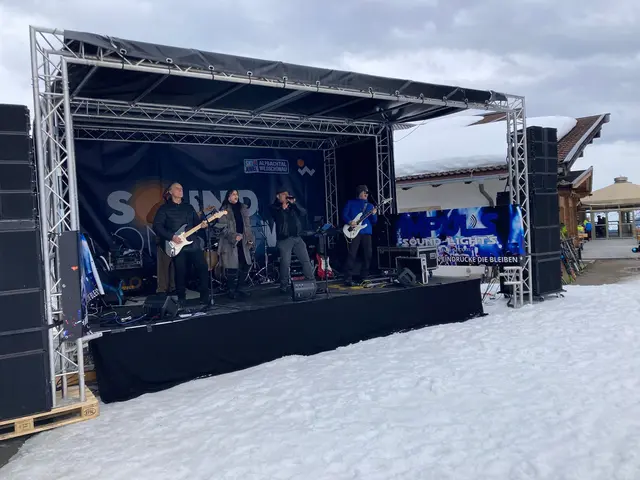 Rat Bat Blue sorgten für beste Stimmung am Berg.  | Foto: Barbara Fluckinger