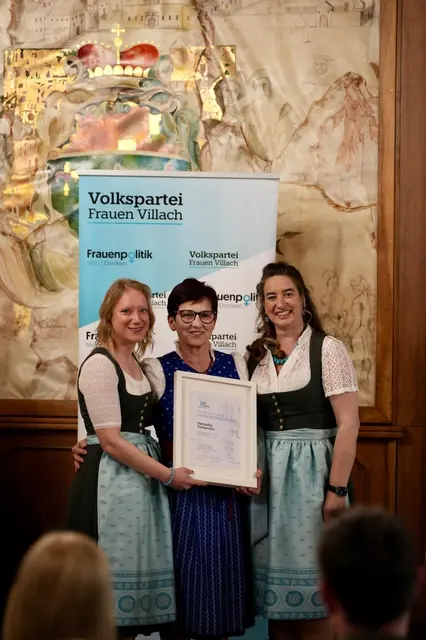 Für ihr jahrzehntelanges Engagement wurde Veronika Tschernko (2.v.l.)ausgezeichnet. | Foto: Otto