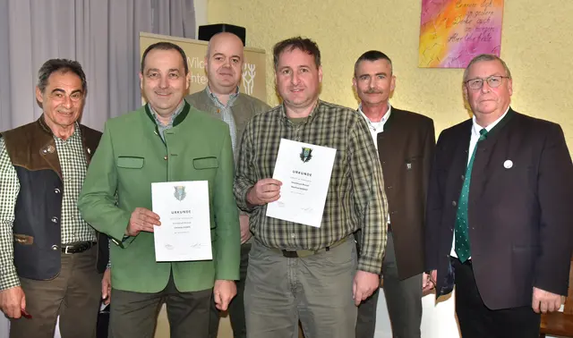 Ehrenbruch in Bronze: Christian Flexer, Manfred Kienast,
 | Foto: Herbert Schleich