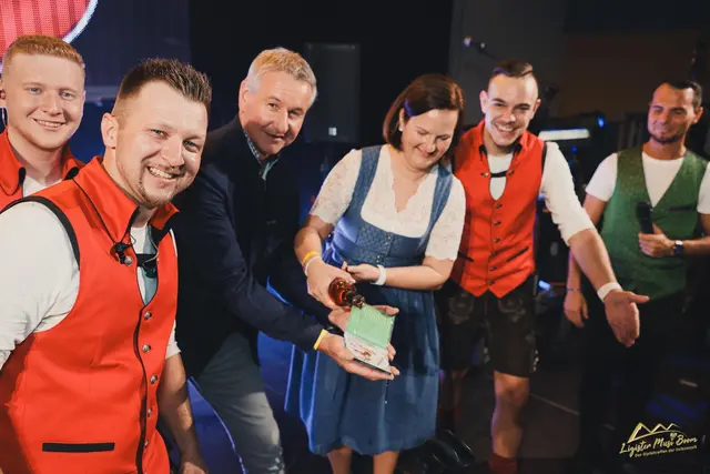 Die feierliche CD-Präsentation von "Ligist 3", moderiert von "Daniel Düsenflitz" | Foto: Ligister Musi Boom