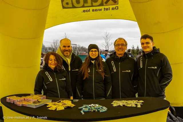 Raiffeisen Leo Lauf - die größten Sponsoren - hier das Team der Raiffeisenkasse Mödling - Filiale Leopoldsdorf. | Foto: cine-motion.at / R. Ivanek