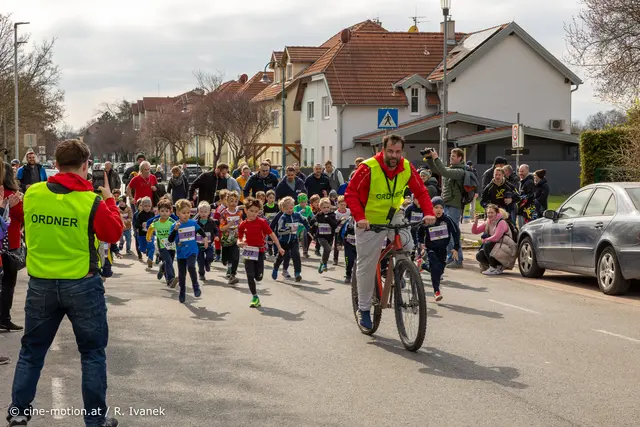 Mini-Lauf der Buben mit Anführung des Radwächters xx Trypus | Foto: cine-motion.at / R. Ivanek