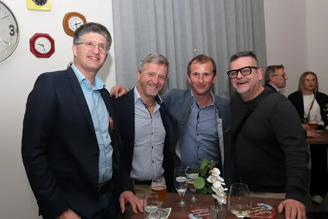 Christoph Buttinger (Gärtnerei Buttinger), Norbert Graiger (Autohaus Graiger), Martin Aigner (Sonnenschutzfachbetrieb Aigner) und Hermann Eder (se:kultur).
 | Foto: Helmut Klein