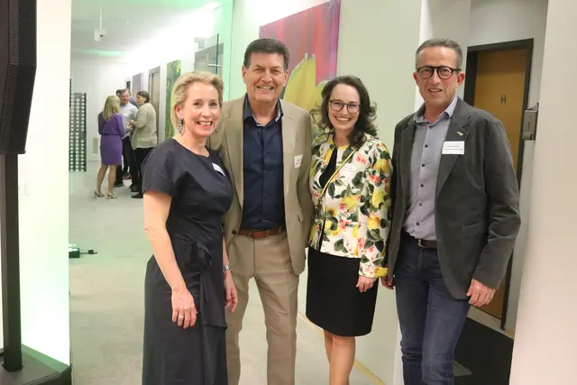 Isabel Kuttenberger mit Bürgermeister Harald Leopold, Verena Mann von der Wirtschaft-Langenlois und Vizebürgermeister Leopold Groiß (von links).