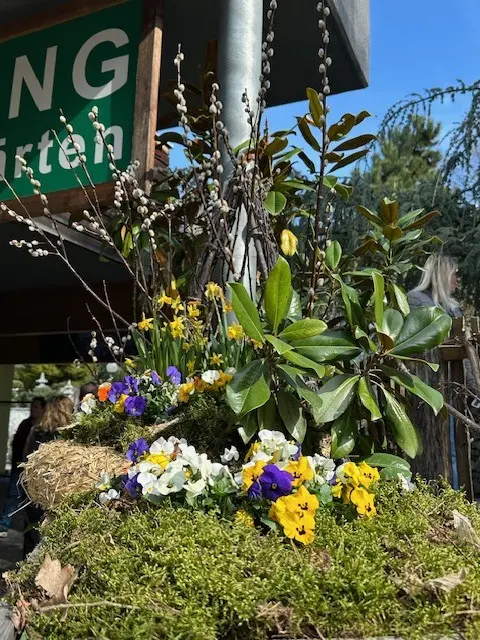 ... in den fünfzig verschieden gestalteten Themengärten ...