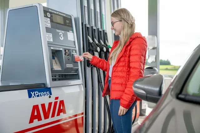 Tankstellen dürfen Preise nach den neuesten Regelungen nur Montag, Mittwoch und Freitag erhöhen, eine Senkung ist jederzeit möglich. | Foto: Avia Eigl