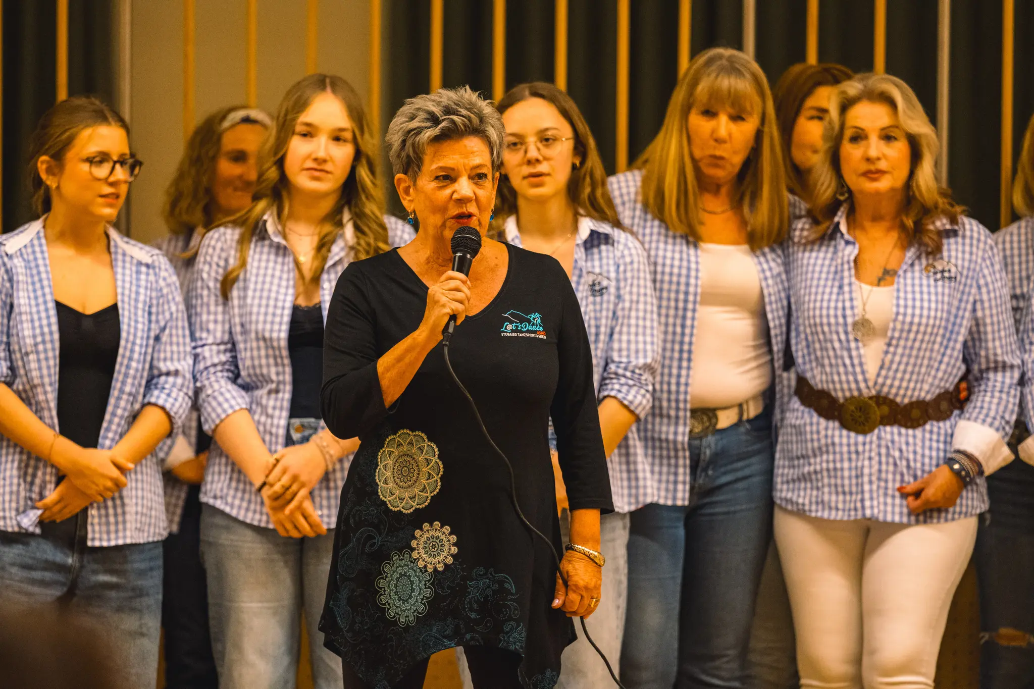 Dance fever in Pfons: Country music, line dancing, and lots of good cheer ...