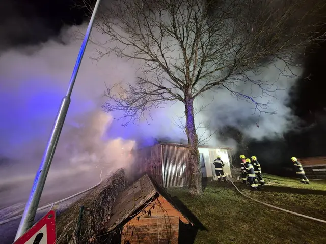 Personen wurden laut Polizei nicht verletzt.  | Foto: Feuerwehr Guttaring