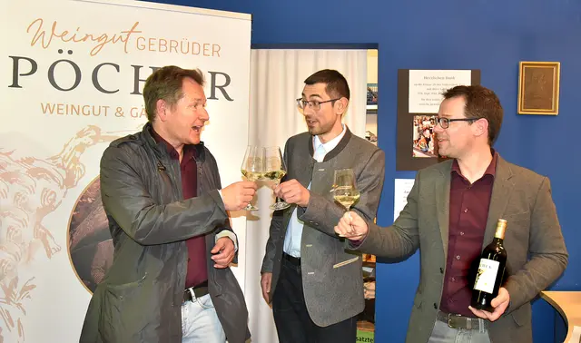 Den gemütlichen Abschluss bildeten Brot und Wein vom Weingut Pöcher aus Obernalb. | Foto: Herbert Schleich