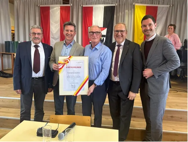 PVÖ-Präsident Dieter Hacker, Landesrat Daniel Fellner, Obmann Josef Dobernigg, Bürgermeister Christian Orasch und Landesrat Peter Reichmann. | Foto: PVÖ OG Ebenthal