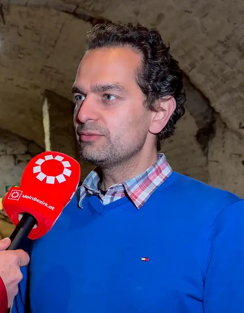 Hausherr Johannes Steinbrener organisiert seit vielen Jahren zahlreiche Veranstaltungen am Gelände von Schloss Katzenberg. | Foto: Doms