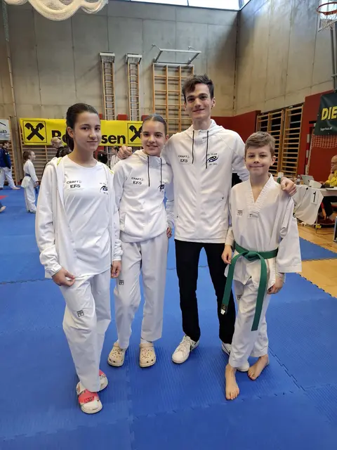 Team Poomsae: Kristina Kraupa, Ana Jovic, Philipp Höpperger (Trainer), Benno Guggenmoos