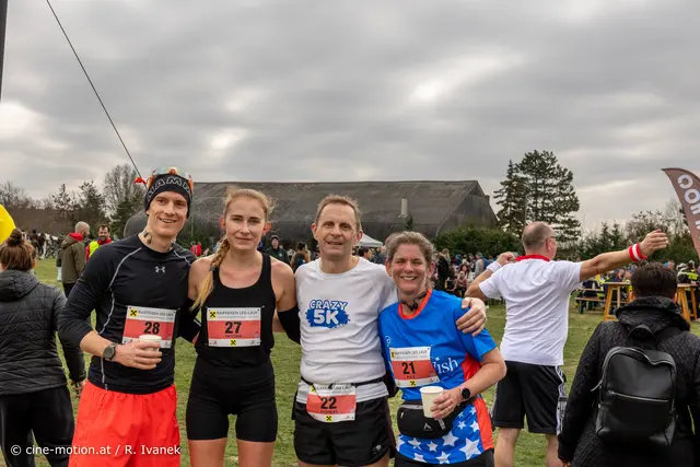 Es ist geschafft  10 km LeoLauf - Ditterich Oliver, Viktoria Hempel mit Andreas Palfi und Kate Palfi (UK-Nationalität) (vlnr). | Foto: cine-motion.at / R. Ivanek