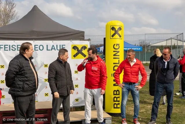 Preisverleihungsteam: Vizebürgermeister Helmut Syrch, Bürgermeister Fritz Blasnek, Helmut Trypus, Gemeinderat Thomas Giselbrecht und Gemeinderat Günther Schmirl (vlnr). | Foto: cine-motion.at / R. Ivanek