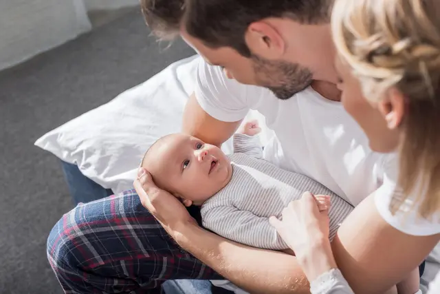 Für jedes Neugeborene in Asten übergibt die Gemeinde einen Baumgutschein in Wert von 30 Euro. | Foto: AllaSerebrina_smarterpix
