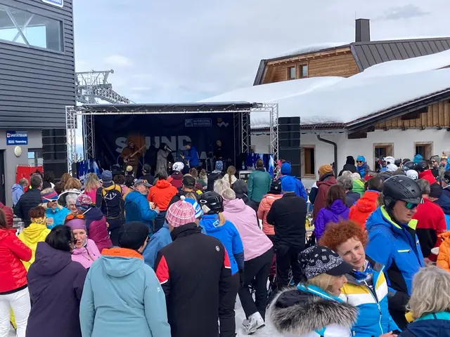Viele Besucher ließen sich das Fest am Schatzberg nicht entgehen.  | Foto: Barbara Fluckinger