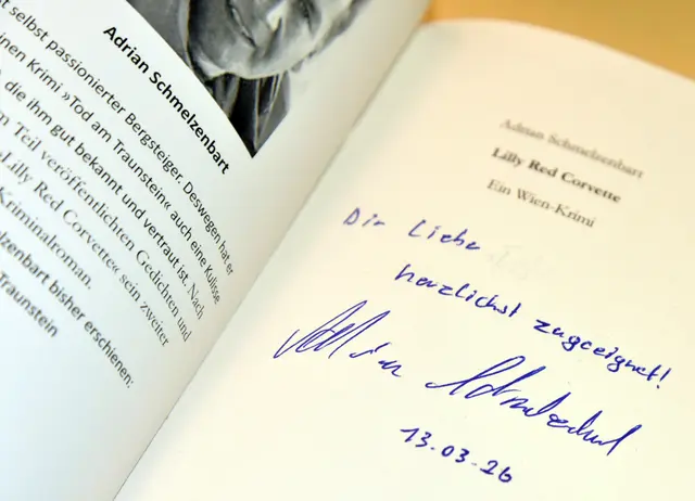 Nach der Lesung wurde angeregt über Handlung und Figuren des Thrillers gesprochen. | Foto: Herbert Schleich