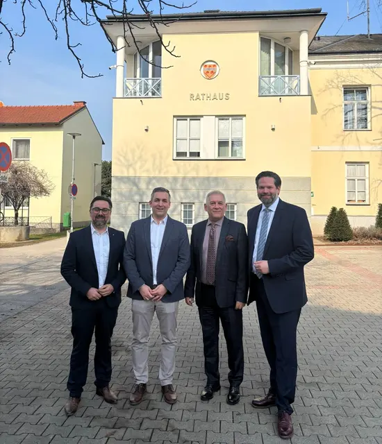 Vizebürgermeister Kaldun Hana, Bürgermeister Dietmar Ruf, Botschafter Albaniens Fate Velaj,  Abgeordneter Lukas Mandl.  | Foto: Bitschnau
