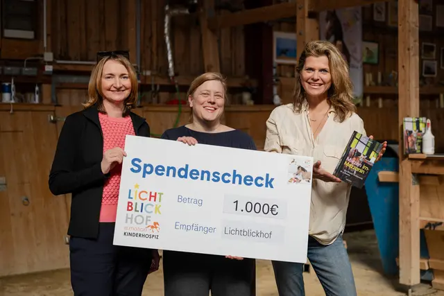 Der Molden Verlag unterstützte die Initiative sofort – und verdoppelte den ursprünglich geplanten Betrag gemeinsam mit der Styria Media Group. Insgesamt kamen 1.000 Euro zusammen.  | Foto: Leander Höfler