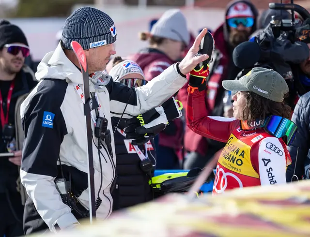 Damen-Cheftrainer Roland Assinger war nach dem Erfolg den Tränen nahe. | Foto: GEPA pictures