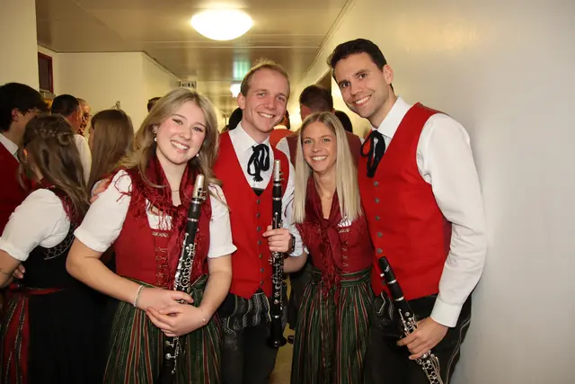 Auftakt des Konzerts war die Trachtenmusikkapelle Wals.