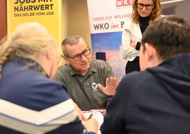 Verschiedene Unternehmen stellten ihre Tätigkeiten und mögliche Berufe vor – darunter auch das Bundesheer. | Foto: Christian Bader/SPÖ