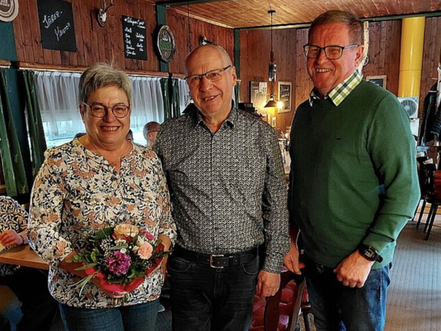 Gratulationen an Obmann Karl Pfeiffer | Foto: NÖ Senioren