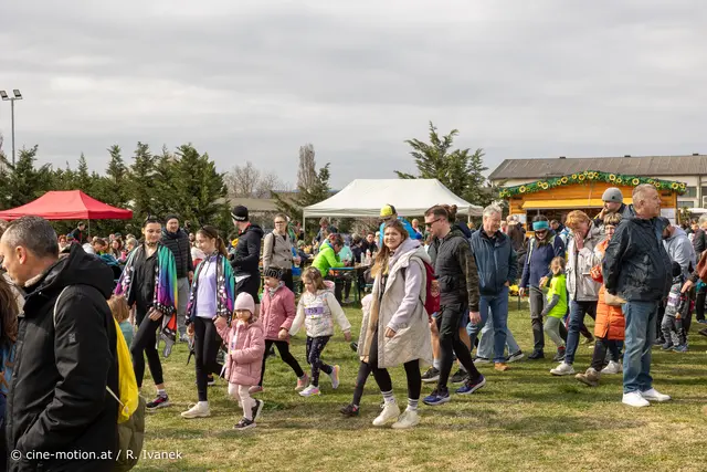 Wanderung zum Startpunkt der Mini-Läufe mit Eltern, Omis und Opas. | Foto: cine-motion.at / R. Ivanek
