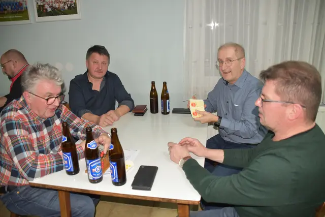 Schnapsen und Plaudern gehören zusammen. | Foto: MeinBezirk/Michael Strini