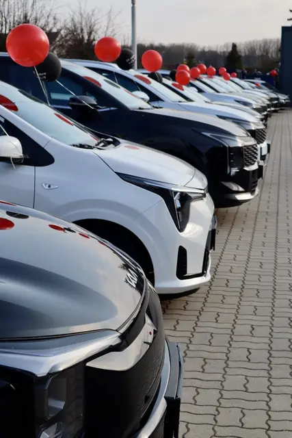 Beim Autohaus Schallgruber werden alle lagernden Kia-Modelle zur Schau gestellt. | Foto: Carina Kühn