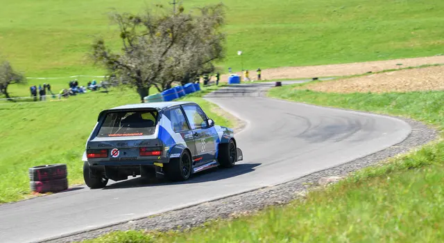 Einer der Favoriten auf den Tagessieg: Super-Cup-Titelverteidiger Herbert Perwein im VW Golf | Foto: Wolfgang Maringer/HillClimbFans
