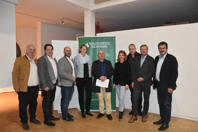 Anton Mück, Klemens Kofler, Thomas Arthaber, Agnes Wagner, Stefan Scholz, Katka Krejcova, Christoph Benedikter, Gottfried Waldhäusl und Gerhard Lentschig (v.l.) | Foto: WALDVIERTEL AKADEMIE