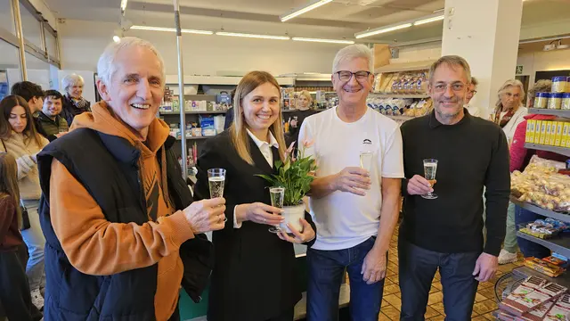Initiator Elmar Stüttler (Tischlein deck dich), Filialleiterin Maria Solcan, Mitarbeiter Rainer Kohl und Lebensmittelbelieferer Hannes Striebl. (von links) | Foto: privat