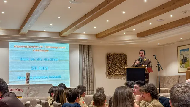 Ortsfeuerwehrkommandant Patrick Bacher bei der Jahreshauptversammlung 2026 der Freiwilligen Feuerwehr Tamsweg. | Foto: BSBÖ OVI Thomas Keidel