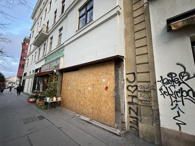 Zugenagelt und geschlossen – so geht es mehreren Geschäftslokalen auf der Wiedner Hauptstraße. MeinBezirk verschafft einen Überblick. | Foto: Nathanael Peterlini/MeinBezirk