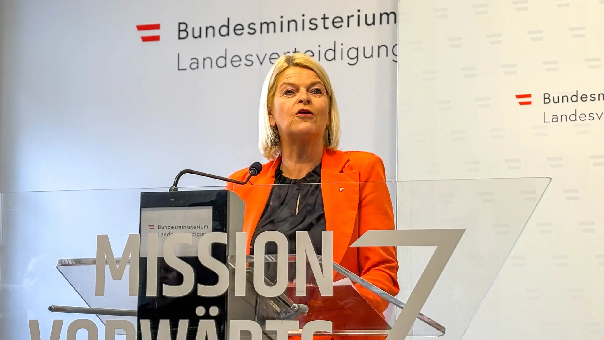 Austrian Armed Forces: Tanner pushes for swift agreement on military ...