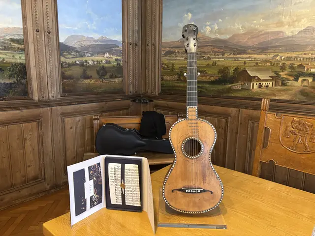 Die Original-Gitarre von Joseph Mohr, mit der „Stille Nacht“ 1818 erstmals begleitet wurde. | Foto: Theresa Vogl
