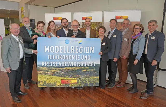 Im Abschlussforum im Zentrum Feldbach zogen Expertinnen und Experten bzw. die Verantwortlichen im Vulkanland Bilanz über die Modellregion Bioökonomie &amp; Kreislaufwirtschaft. | Foto: Roman Schmidt