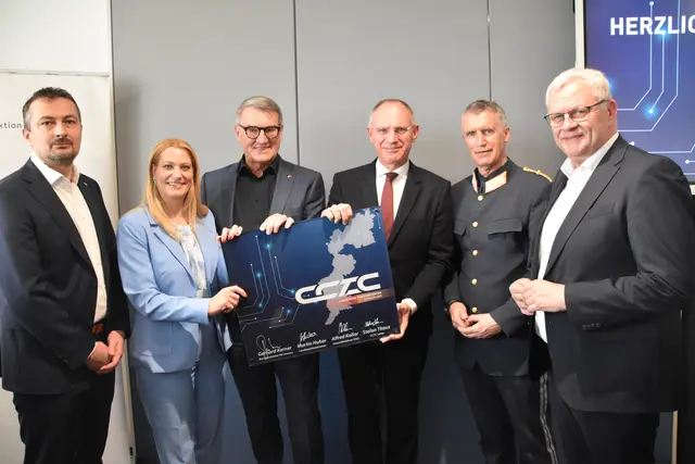 (v.l.) Dienststellenleiter Stefan Tkauz, Landesrätin Daniela Winkler, OSG-Chef Alfred Kollar, Innenminister Gerhard Karner, Landespolizeidrektor Martin Huber und Eisenstadts Bürgermeister Thomas Steiner.  | Foto: MeinBezirk/Stefan Schneider