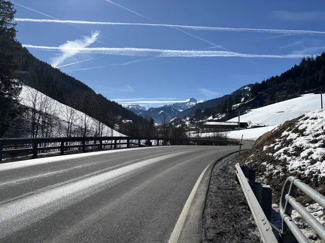 Die Sperrung dieses Teilabschnitts des Radweges im Großarler Ortsteil Schied, stellt laut Bürgermeister Hans Ganitzer ein erhebliches Sicherheitsrisiko dar. | Foto: Emanuel Hasenauer