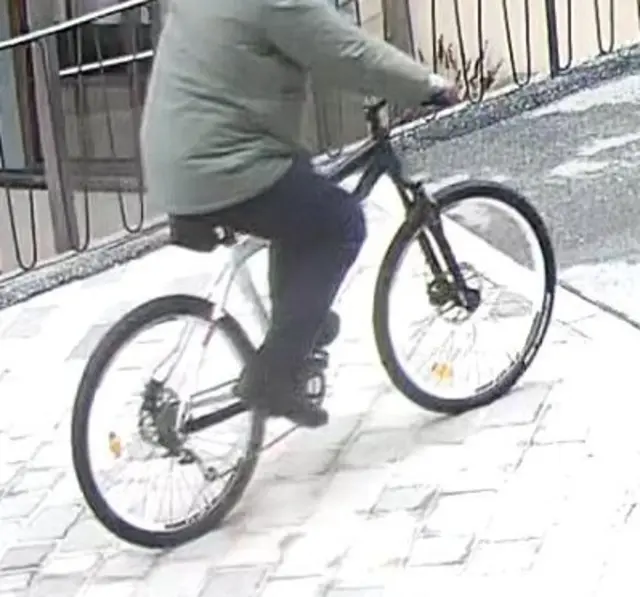 Die Polizei gibt unter anderem Details zum Fahrrad, welches der Tatverdächtige zur Flucht verwendete, bekannt. | Foto: LPD Kärnten