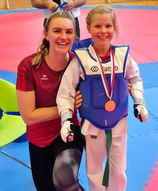 Aurelie Wildbichler &amp; Coach Eva. | Foto: Taekwondoverein Kössen