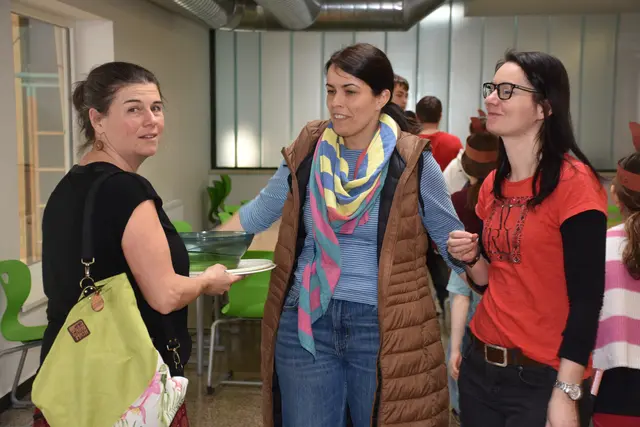 Zum großen Frühlingsfest mit dem Osterhasen luden die Direktorin der Volksschule Pabneukirchen Doris Kurus und ihr Lehrerteam. Mit dabei Seniorenbund, Elternverein und Kindergarten. | Foto: Zinterhof