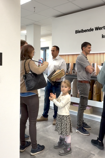 Viele interessierte Besucherinnen und Besucher kamen zum Oberrosenauerwald bei Groß Gerungs. | Foto: Bruckner Fenster und Türen