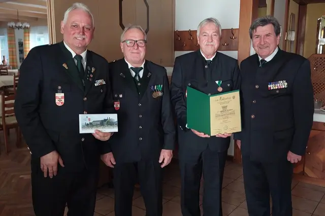 Ehrung für besondere Verdienste: Johann Pitter, Helmut Ernst, Siegfried Gams, Franz Hopfgartner (v.l.) | Foto: ÖKB