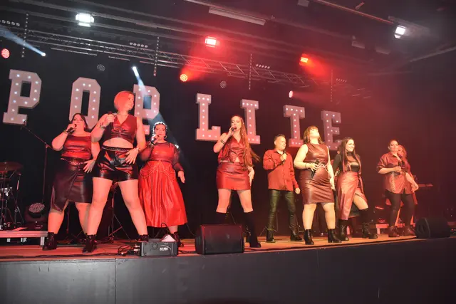 Freude am gemeinsamen Singen und enorm viel Energie bringen die stimmgewaltigen Sängerinnen und Sänger von "Poplite" mit. | Foto: MeinBezirk/W. Fischer