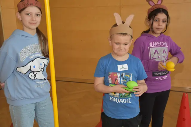 Zum großen Frühlingsfest mit dem Osterhasen luden die Direktorin der Volksschule Pabneukirchen Doris Kurus und ihr Lehrerteam. Mit dabei Seniorenbund, Elternverein und Kindergarten. | Foto: Zinterhof