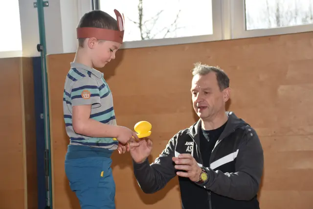 Zum großen Frühlingsfest mit dem Osterhasen luden die Direktorin der Volksschule Pabneukirchen Doris Kurus und ihr Lehrerteam. Mit dabei Seniorenbund, Elternverein und Kindergarten. | Foto: Zinterhof