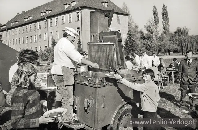 Der Georgstag wurde in der Kaserne Ebelsberg traditionellerweise am 29. Juni gefeiert. | Foto: Lentia-Verlag